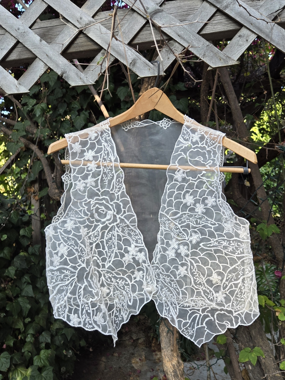 Vintage Delicate Romantic Sheer Floral Lace Vest S M